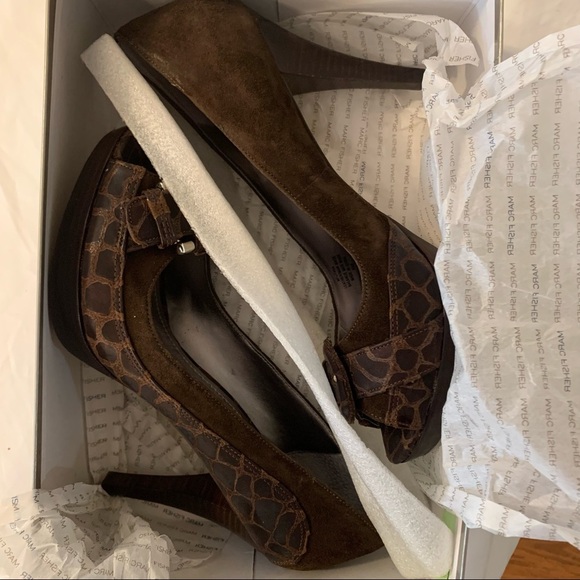 VGUC Marc Fisher Futuna Suede Peeptoe Heels - Picture 2 of 5